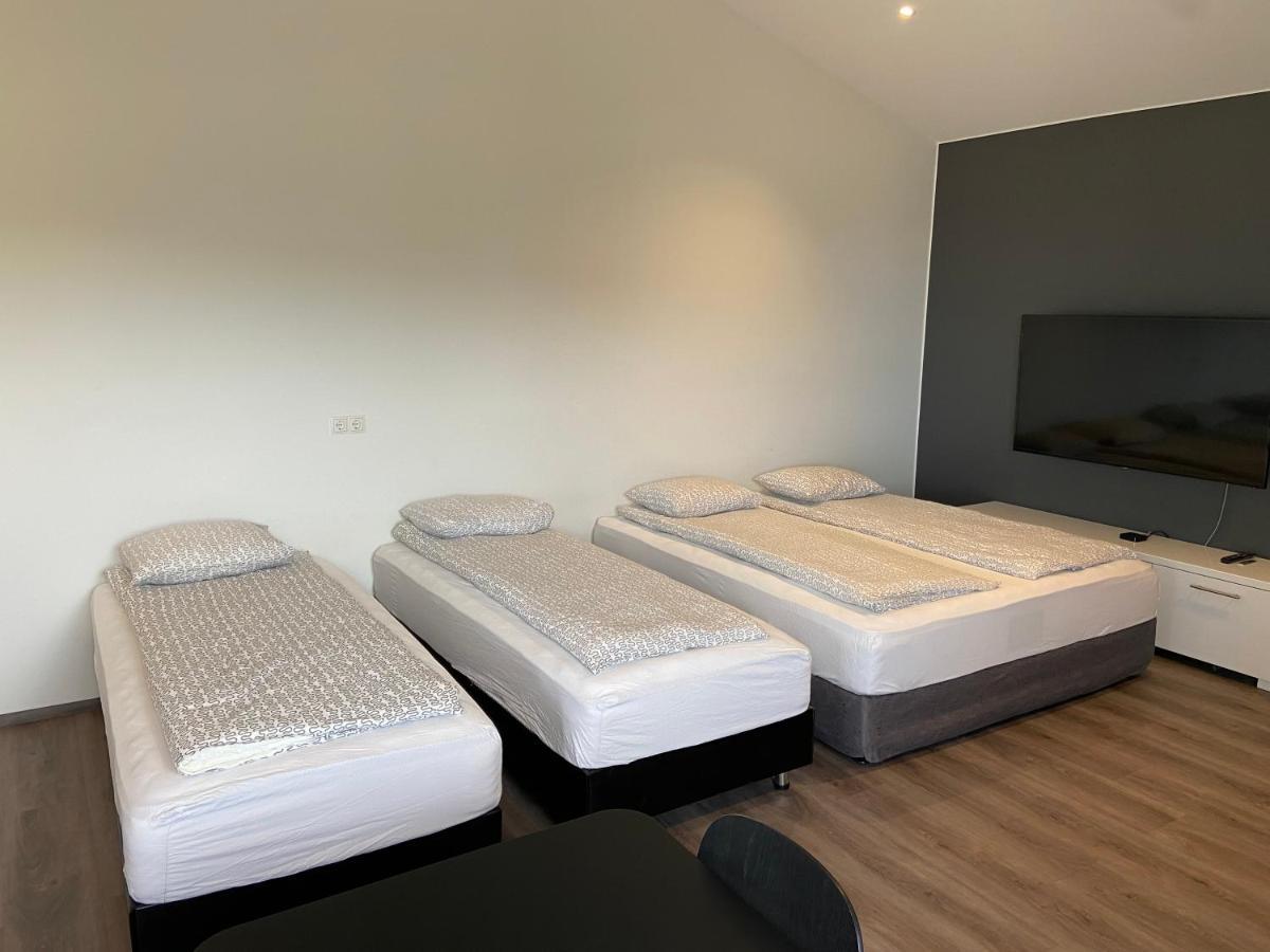 4 Person Room With Private Entrance And Bathroom Keflavík Esterno foto